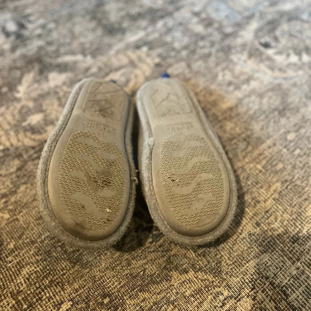 Dearfoams SHARK 🦈 Slippers 4/5Y